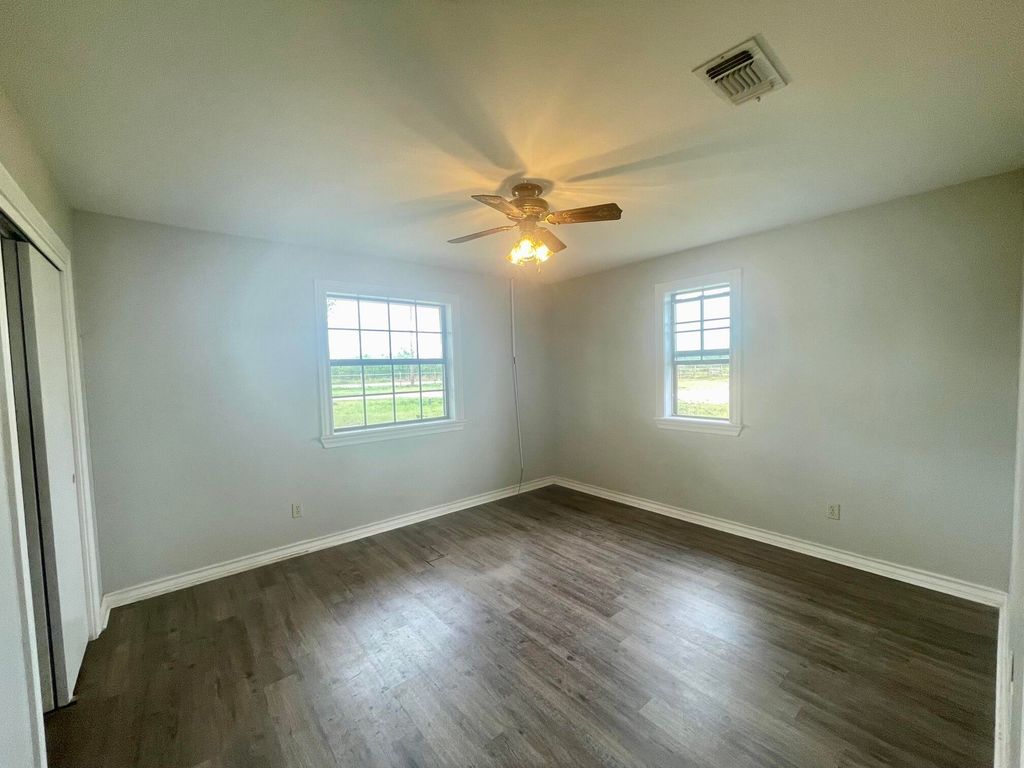 Image 9 of property listing at 2253 E Valley Drive, San Angelo, TX 76905