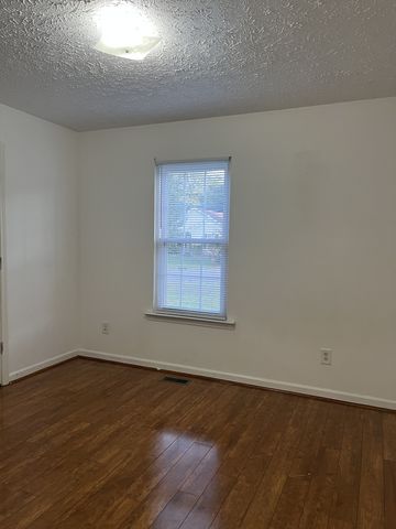 2047 Horncastle Dr, Murfreesboro, TN 37130