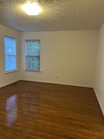 2047 Horncastle Dr, Murfreesboro, TN 37130