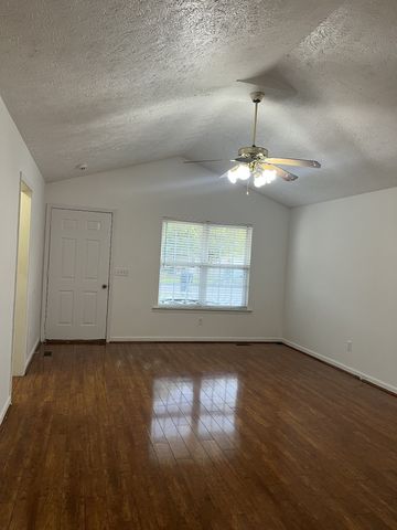 2047 Horncastle Dr, Murfreesboro, TN 37130