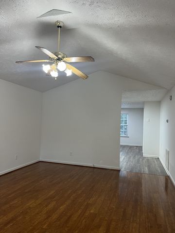 2047 Horncastle Dr, Murfreesboro, TN 37130
