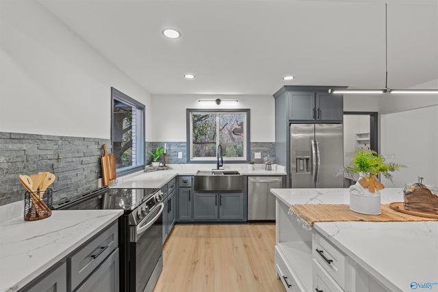 10001 SE Greenview Drive SE, Huntsville, AL 35803