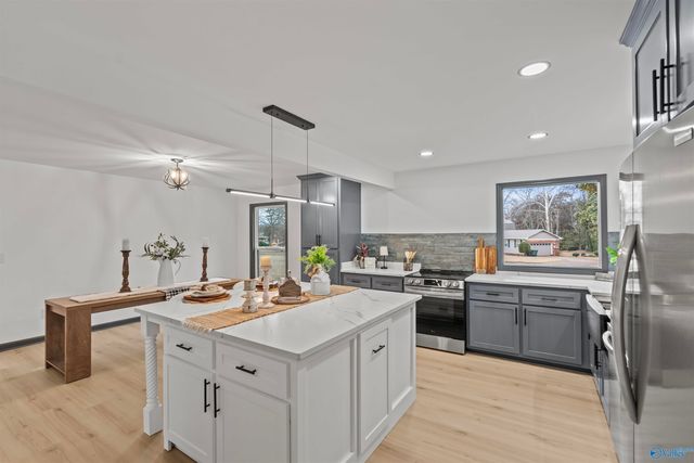 10001 SE Greenview Drive SE, Huntsville, AL 35803