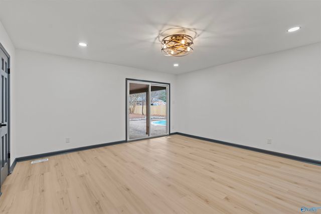 10001 SE Greenview Drive SE, Huntsville, AL 35803