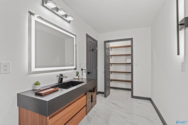 10001 SE Greenview Drive SE, Huntsville, AL 35803