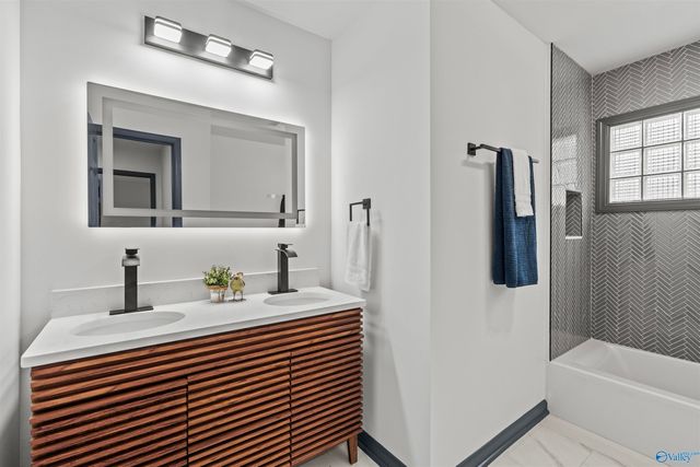 10001 SE Greenview Drive SE, Huntsville, AL 35803