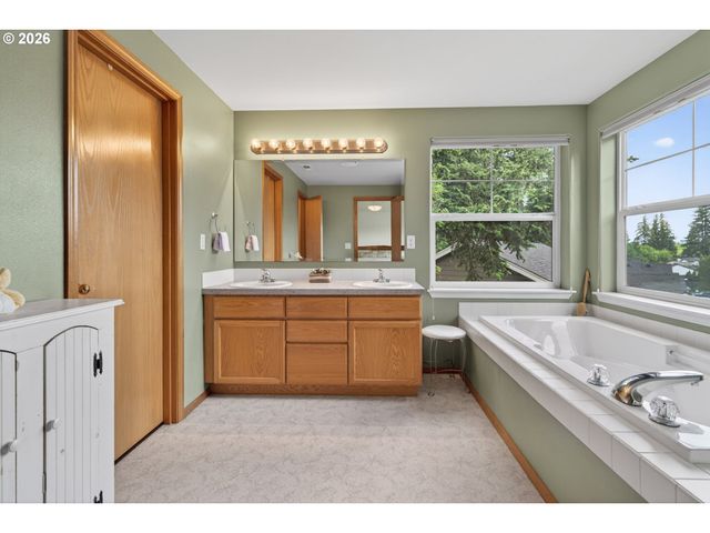 18101 Ne 30TH Cir, Vancouver, WA 98682