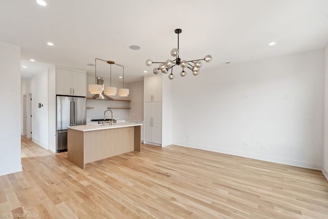 1635 W 21st Place 2, Chicago, IL 60608