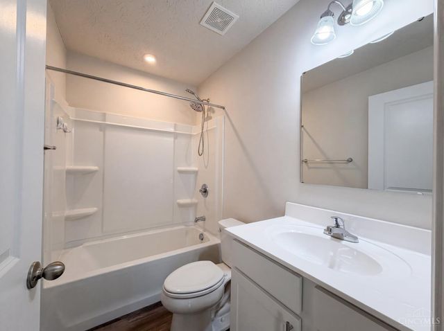 5790 Bentwood Drive, Middletown, OH 45042