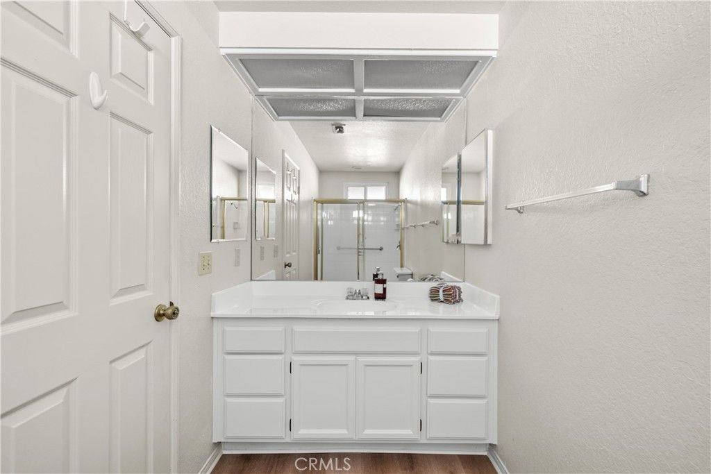 Image 18 of property listing at 19002 Avenue Of The Oaks, Newhall, CA 91321