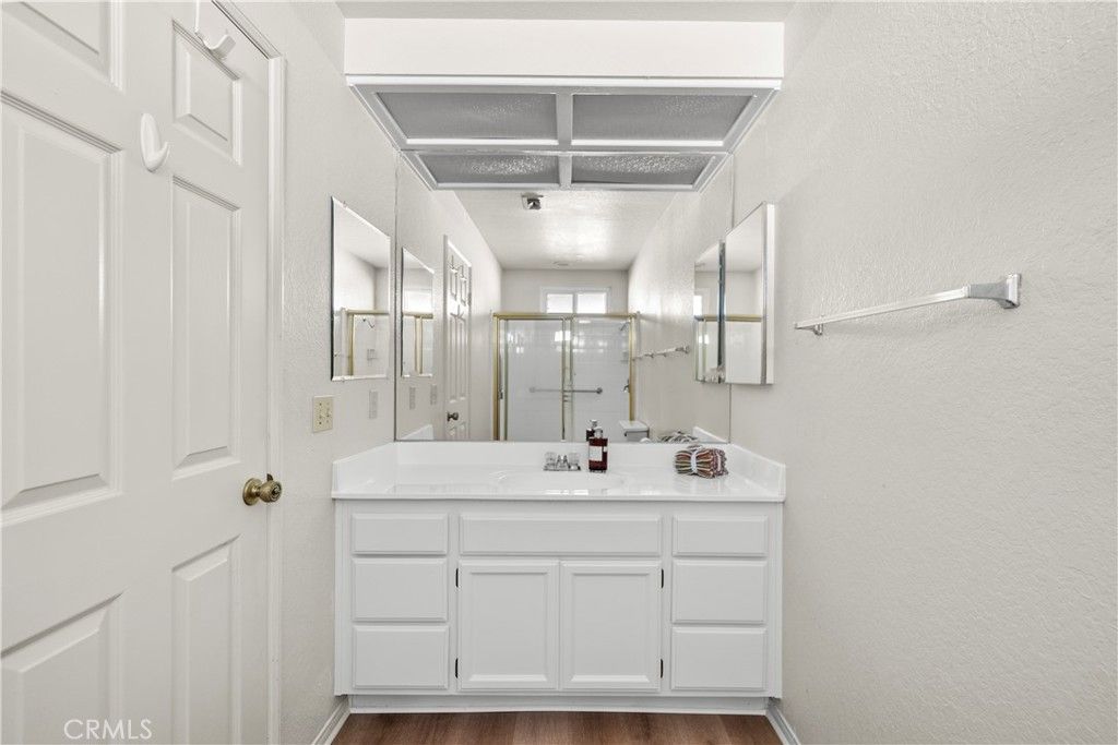 Image 19 of property listing at 19002 Avenue Of The Oaks, Newhall, CA 91321