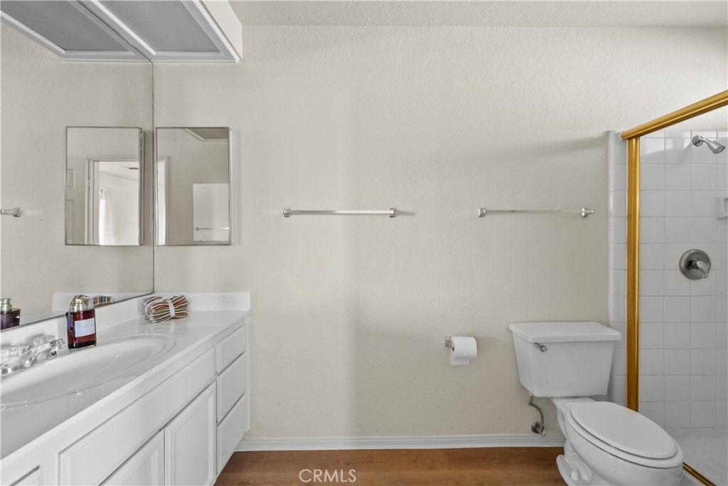 Image 20 of property listing at 19002 Avenue Of The Oaks, Newhall, CA 91321