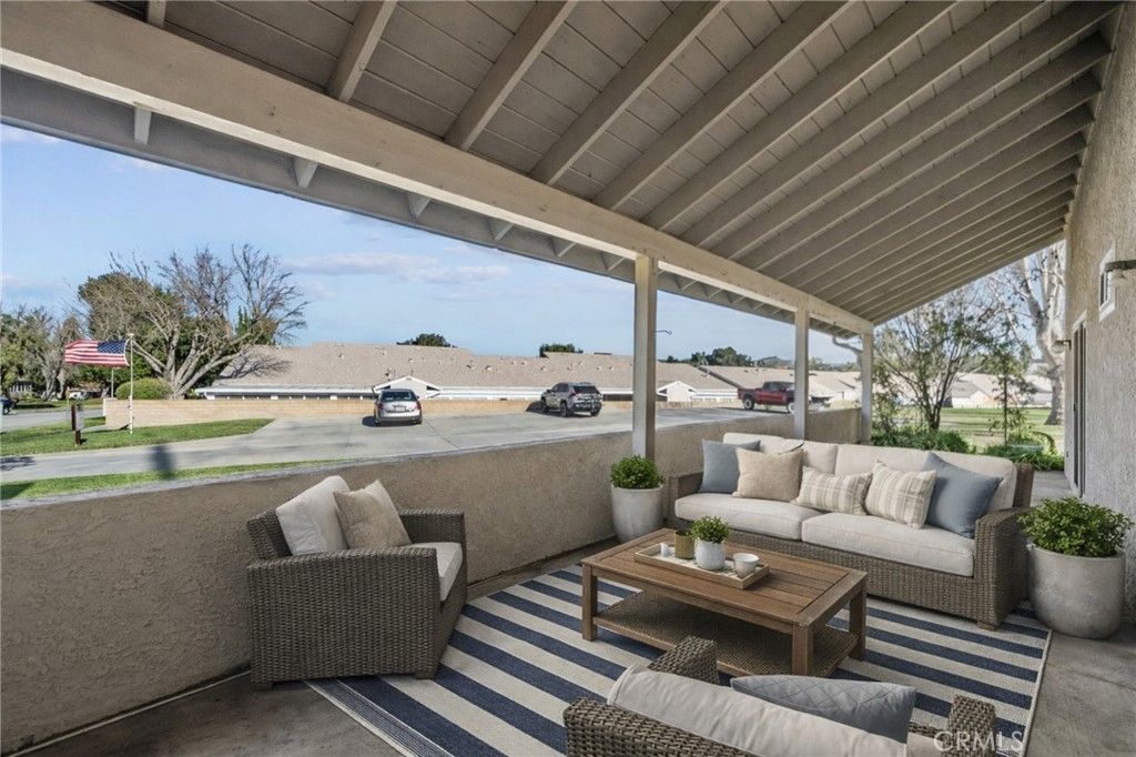 Image 21 of property listing at 19002 Avenue Of The Oaks, Newhall, CA 91321