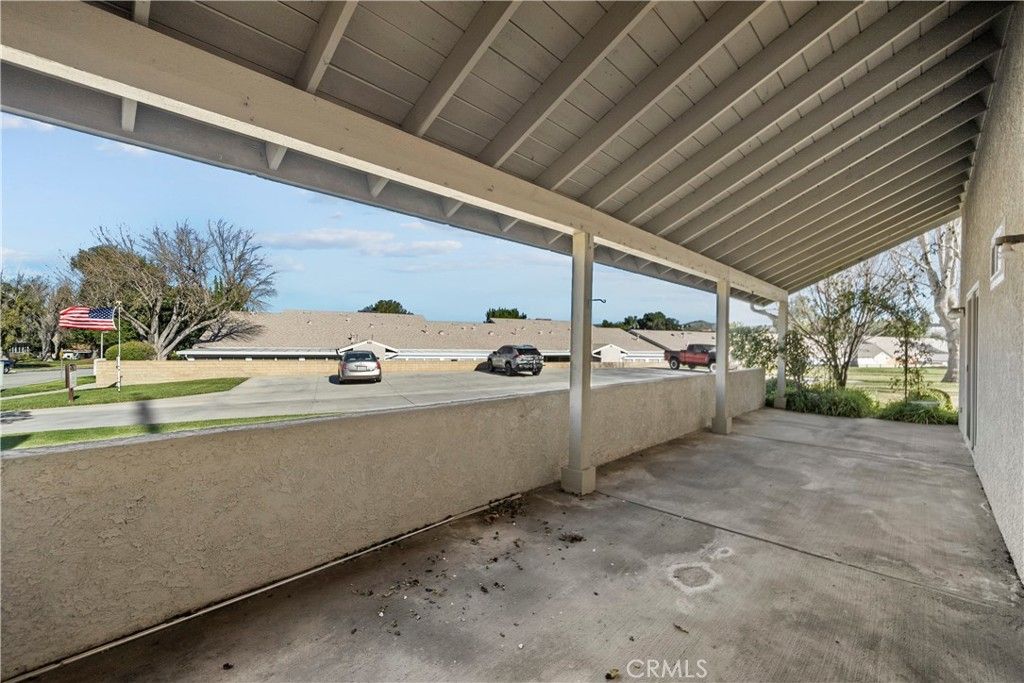 Image 22 of property listing at 19002 Avenue Of The Oaks, Newhall, CA 91321
