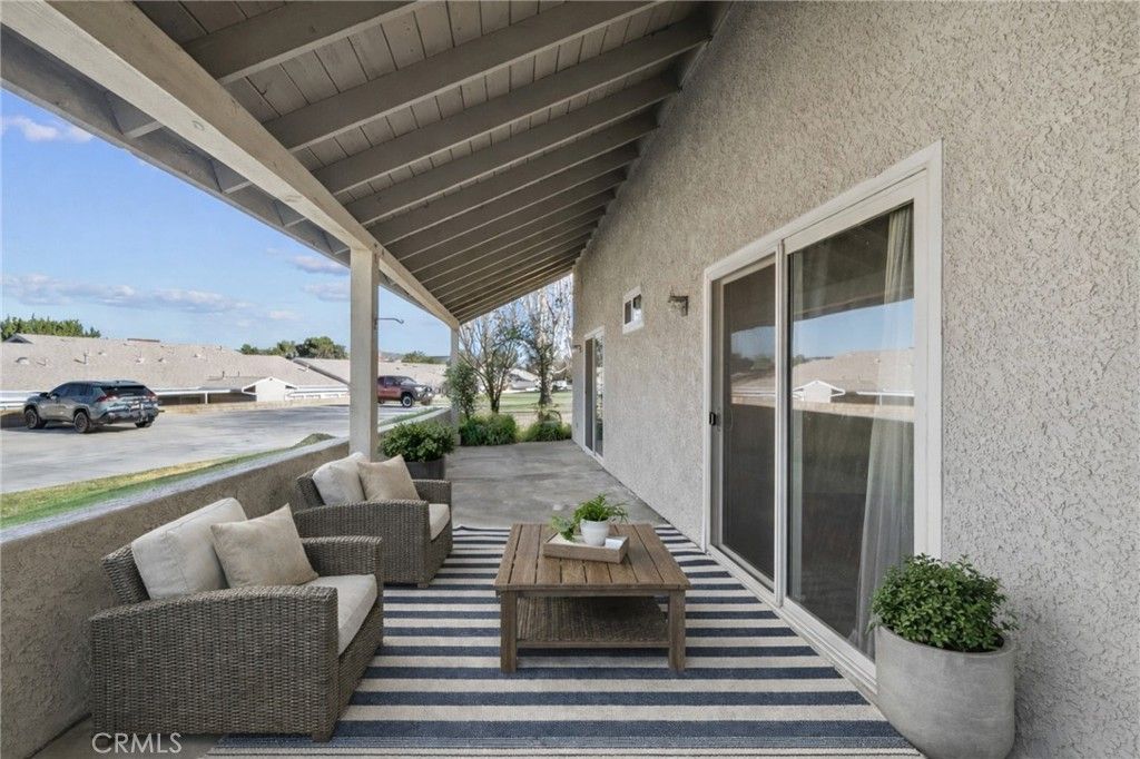 Image 23 of property listing at 19002 Avenue Of The Oaks, Newhall, CA 91321