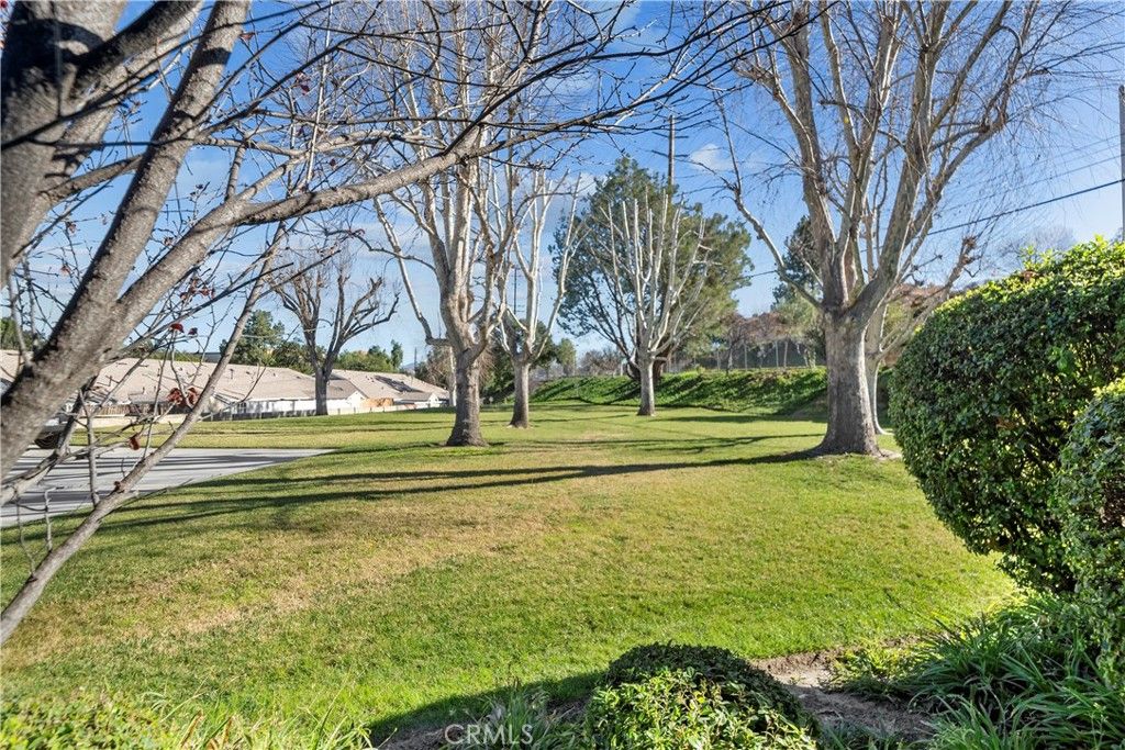 Image 26 of property listing at 19002 Avenue Of The Oaks, Newhall, CA 91321