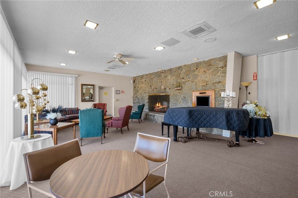 Image 30 of property listing at 19002 Avenue Of The Oaks, Newhall, CA 91321