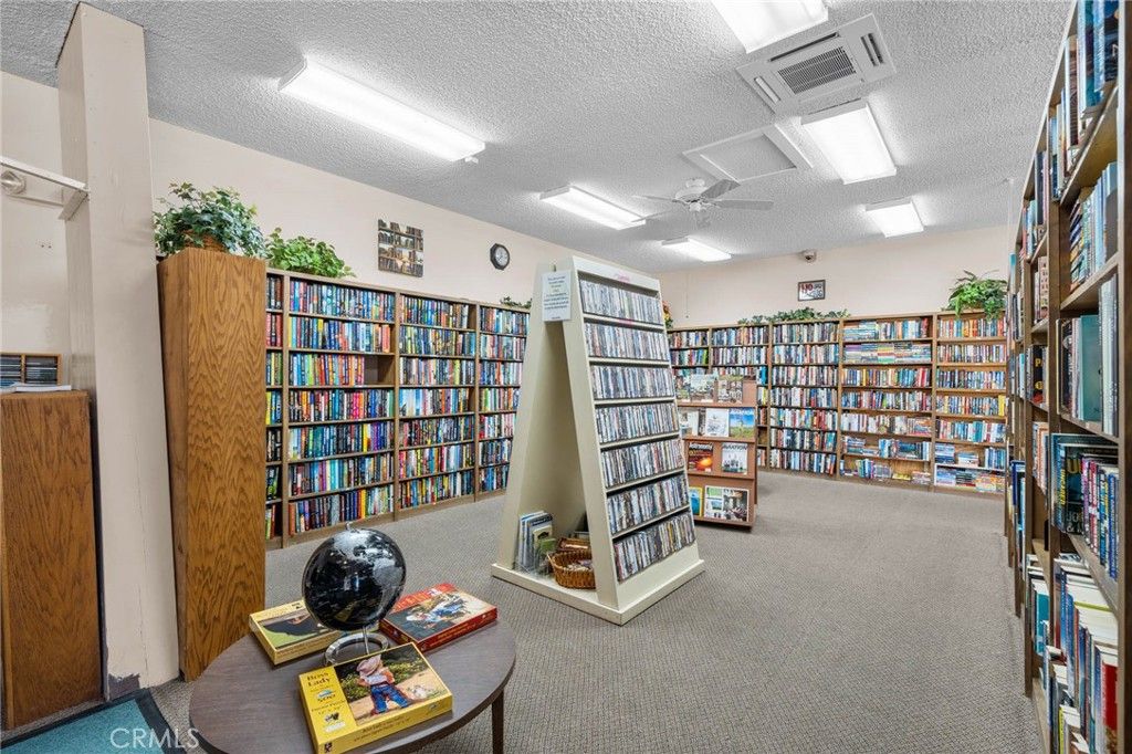 Image 31 of property listing at 19002 Avenue Of The Oaks, Newhall, CA 91321