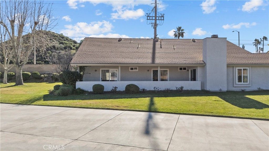 Image 4 of property listing at 19002 Avenue Of The Oaks, Newhall, CA 91321