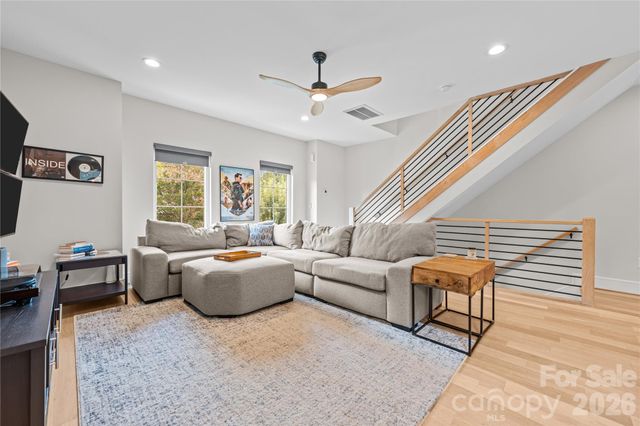 3020 Cobbs Hill Road, Charlotte, NC 28205