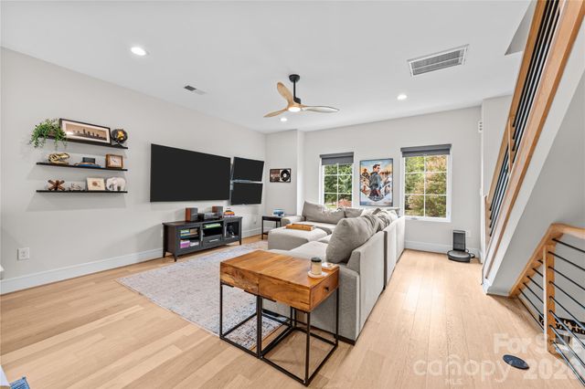 3020 Cobbs Hill Road, Charlotte, NC 28205