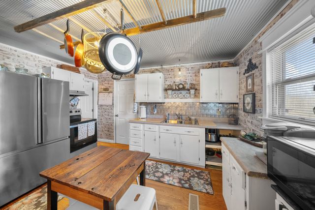 104 Brown Ln, Tracy City, TN 37387