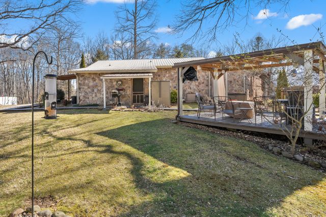 104 Brown Ln, Tracy City, TN 37387