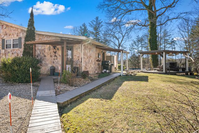 104 Brown Ln, Tracy City, TN 37387