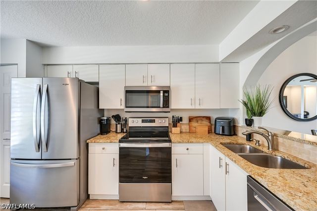 6650 Huntington Lakes CIR 102, Naples, FL 34119