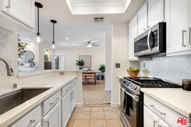 11225 Peach Grove Street 104, Los Angeles, CA 91601