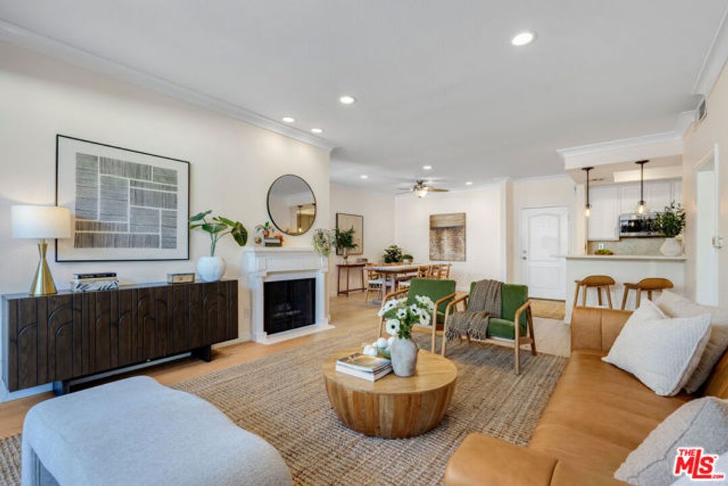 11225 Peach Grove Street 104, Los Angeles, CA 91601