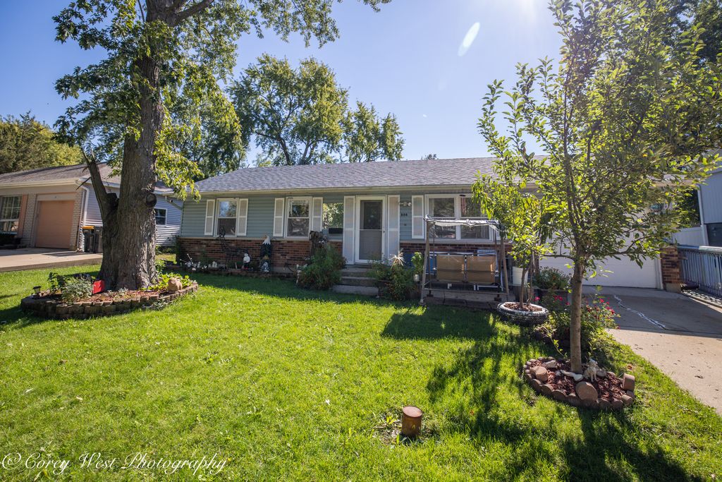 806 N Stowell Avenue, Streamwood, IL 60107 — exterior