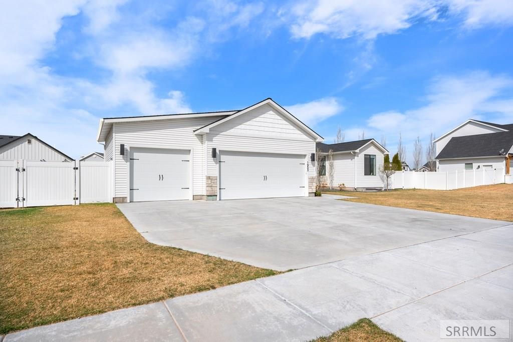 Image 3 of property listing at 1953 N Mesa Canyon Drive, Idaho Falls, ID 83401