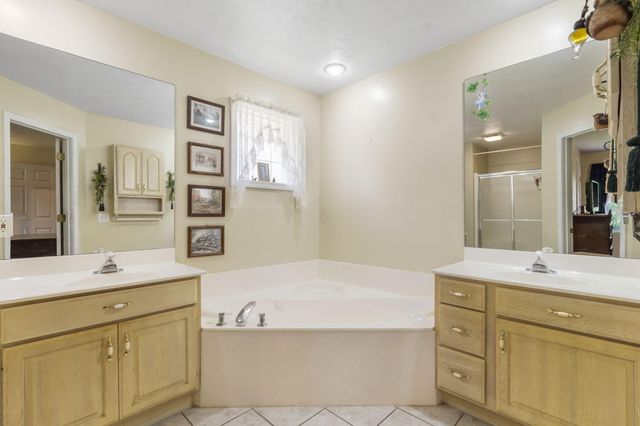 3045 South Palisades Drive, Springfield, MO 65807