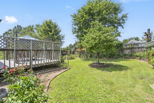 3045 South Palisades Drive, Springfield, MO 65807