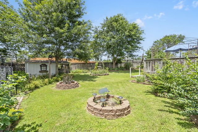 3045 South Palisades Drive, Springfield, MO 65807