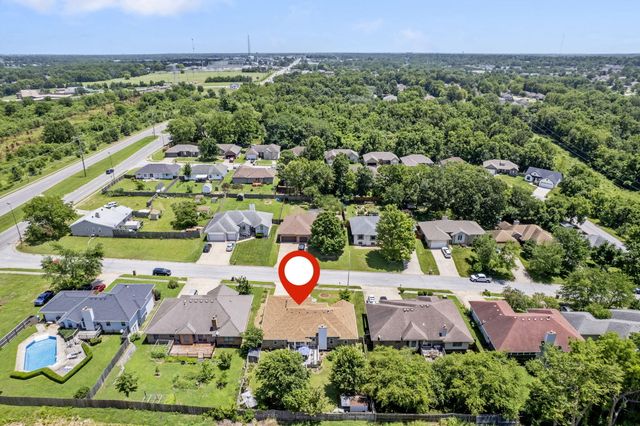3045 South Palisades Drive, Springfield, MO 65807