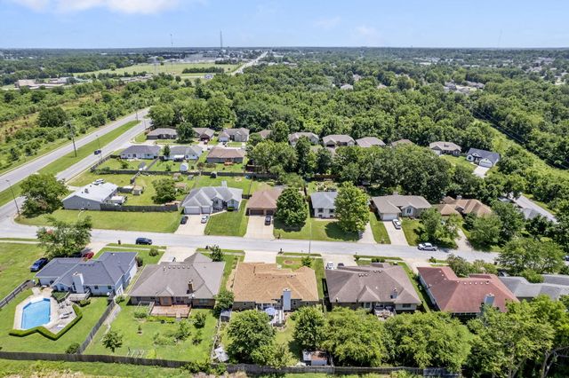 3045 South Palisades Drive, Springfield, MO 65807