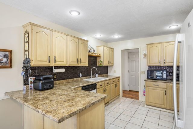 3045 South Palisades Drive, Springfield, MO 65807
