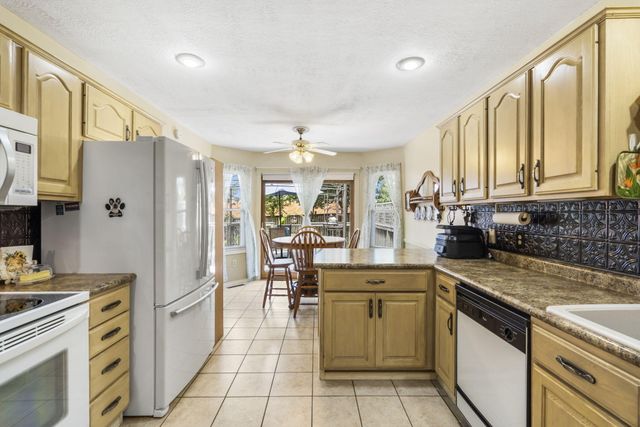 3045 South Palisades Drive, Springfield, MO 65807
