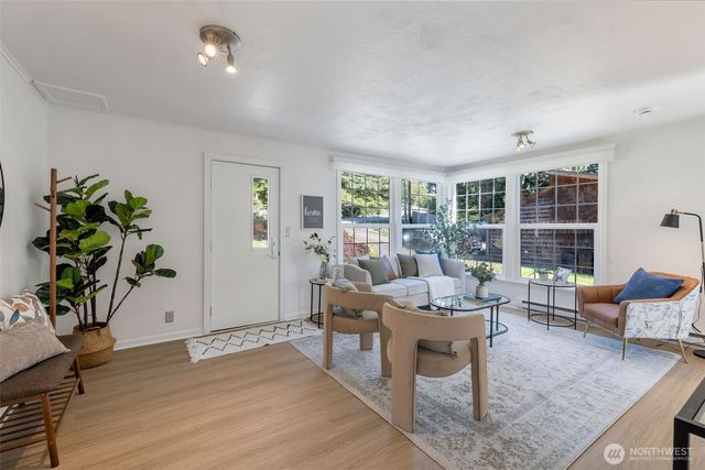 9827 22nd Avenue SW, Seattle, WA 98106