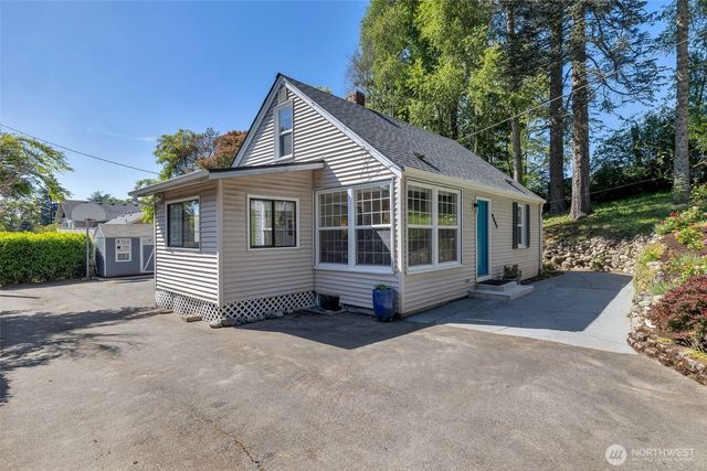9827 22nd Avenue SW, Seattle, WA 98106