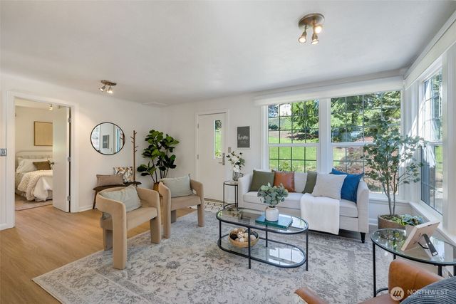 9827 22nd Avenue SW, Seattle, WA 98106