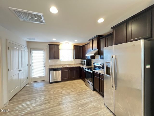 18 Rochambeau Court, Durham, NC 27704