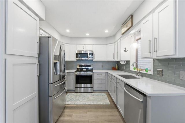 4624 NAVAJO Street 14, Council Bluffs, IA 51501