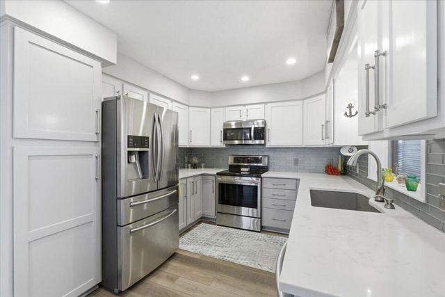 4624 NAVAJO Street 14, Council Bluffs, IA 51501