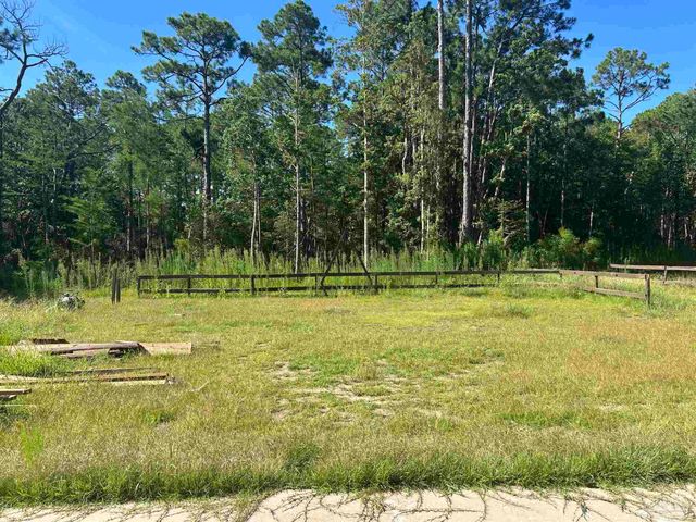7500 St James Pl, Pensacola, FL 32506