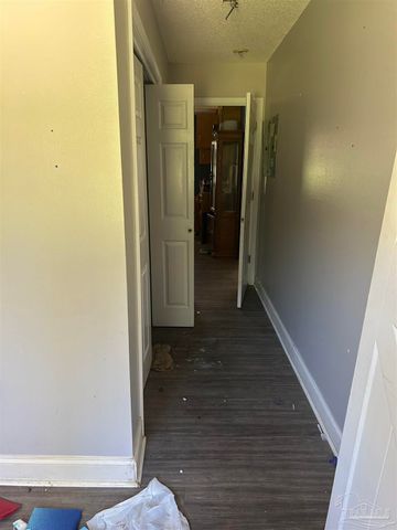 7500 St James Pl, Pensacola, FL 32506