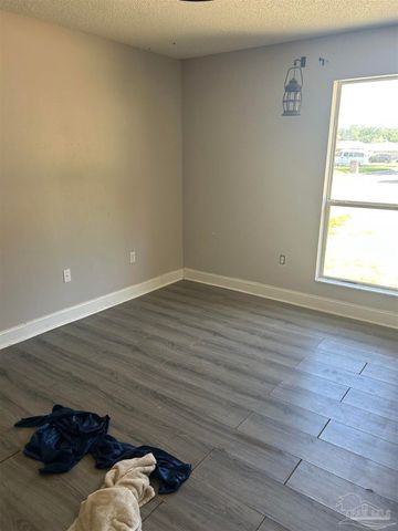7500 St James Pl, Pensacola, FL 32506