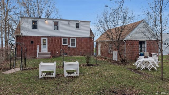 1123 West River Road, Grand Island, NY 14072